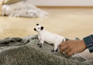 Schleich Farm World Galloway Koe – Schattige witte koe met zwarte oren - De Dondersteen